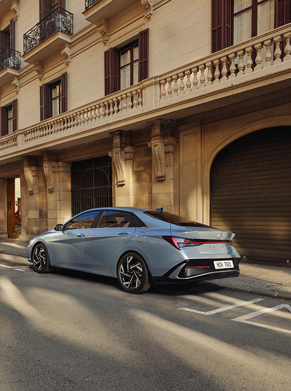 Дизайн Hyundai ELANTRA | Сучасний Седан | Базіс Авто - фото 7