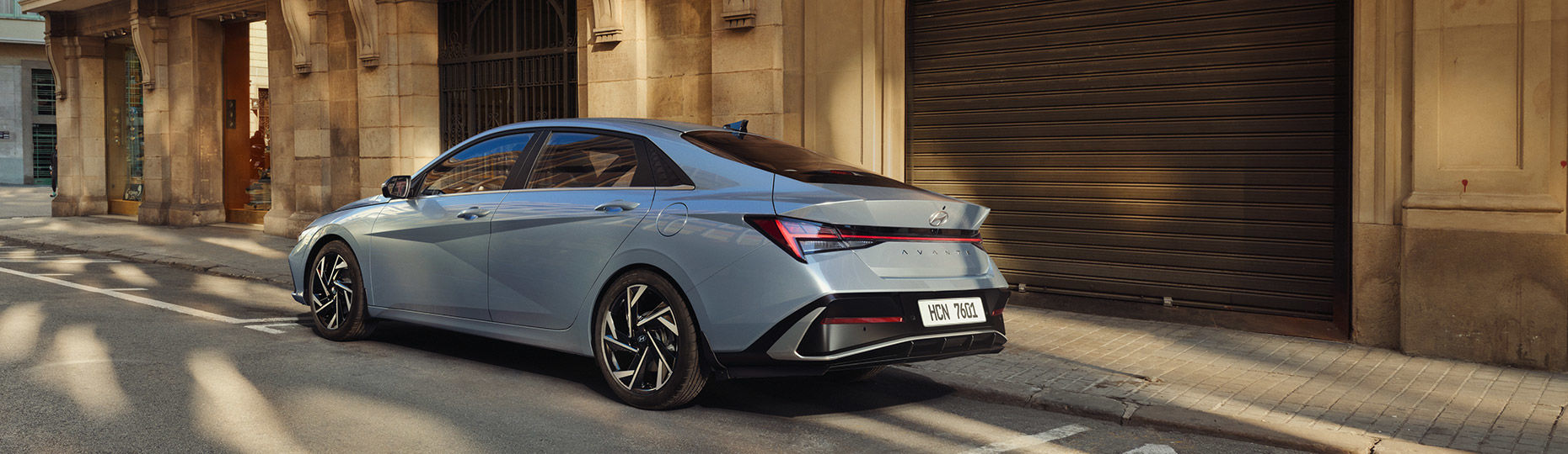 Дизайн Hyundai ELANTRA | Сучасний Седан | Базіс Авто - фото 6