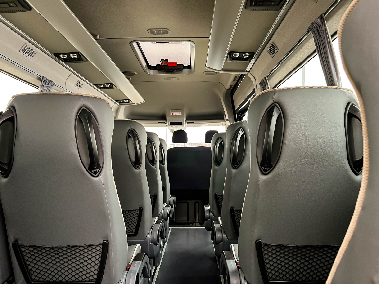 Hyundai H350 – мікроавтобус для комфортабельних пасажирських перевезень в наявності у автосалоні! | Базис-Авто - фото 10